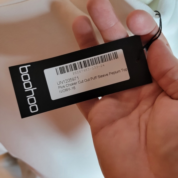 Boohoo | choker cut out puff sleeve peplum top white - Picture 3 of 5